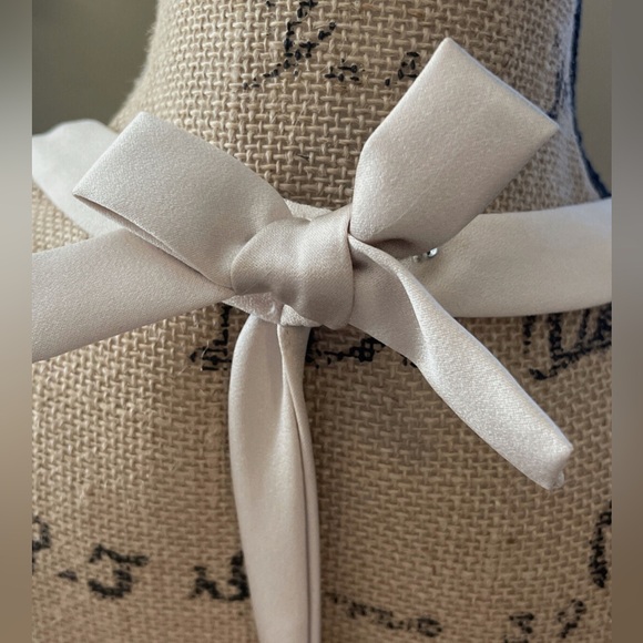 White by Vera Wang Halter V-Neck Bridesmaids Prom Bow Dress with Sash - Size 4 - Picture 3 of 8